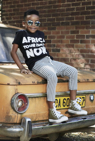 AFRICA your time is NOW kids' t-shirt (black)